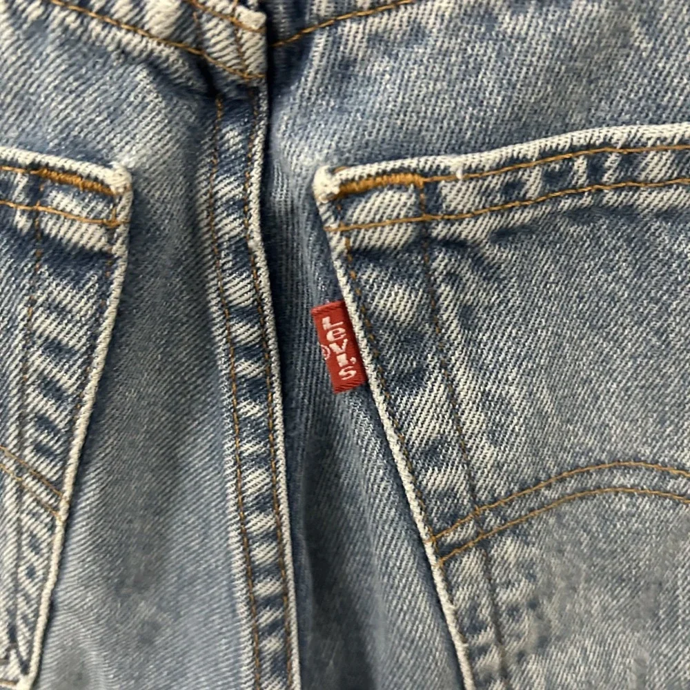 Vintage Levis Jeans Mens 36x30 Blue Denim 560 Loose Fit Light Wash American